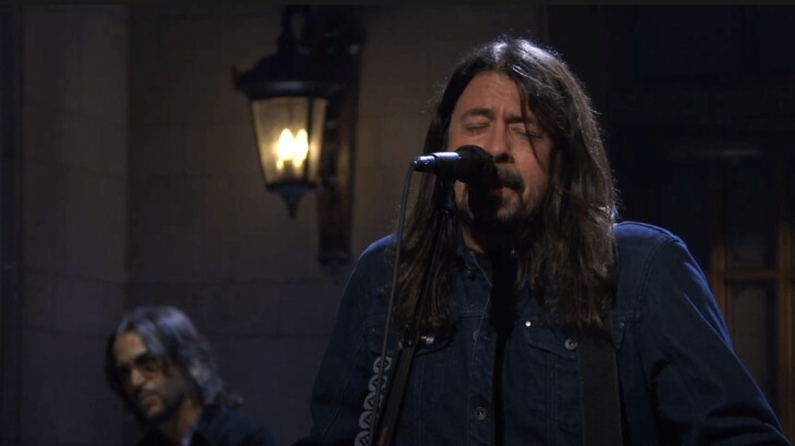 Foo Fighters、 Saturday Night Liveに出演した際のライブパフォーマンスを2曲公開