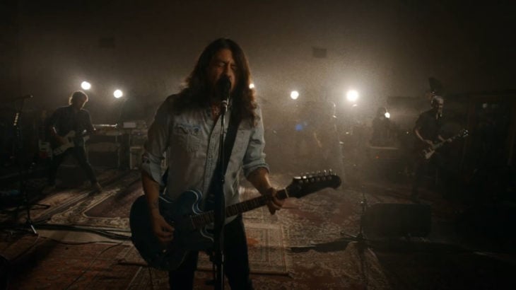 Foo Fighters、米TV番組に出演した際の「No Son Of Mine」「Waiting On A War」パフォーマンス映像を公開