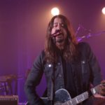 Foo Fighters、米TV番組に出演した際の新曲「Waiting On A War」ライブ映像を公開
