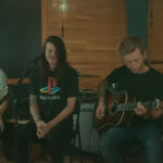Mayday Parade、アコースティックEP「Out Of Here」から「First Train」のパフォーマンス映像を公開