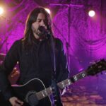 Foo Fighters、Oates Song Fest 7908で行った「Everlong」のアコースティックライブ映像を公開