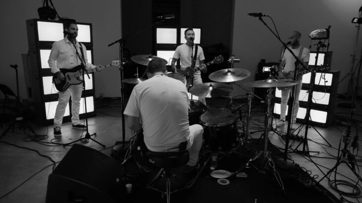 Rise Against、6月リリースのニューアルバム「NOWHERE GENERATION」から表題曲のライブパフォーマンス映像を公開