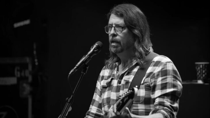 Foo Fighters、’Preparing Music For ConcertsFoo Fighters’から「Under You」のライブ映像を公開