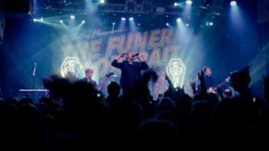 The Funeral Portraitが「Generation Psycho」のライヴ映像を公開【ザ・フューネラル・ポートレイト】