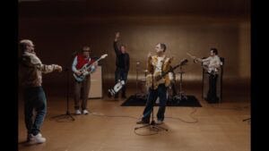 Weezer新曲「C.E.O.」解禁！MV同時公開＆セルフタイトル『Weezer』からの先行曲【ウィーザー】
